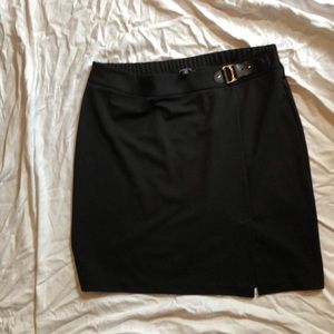 I’m selling a black skirts